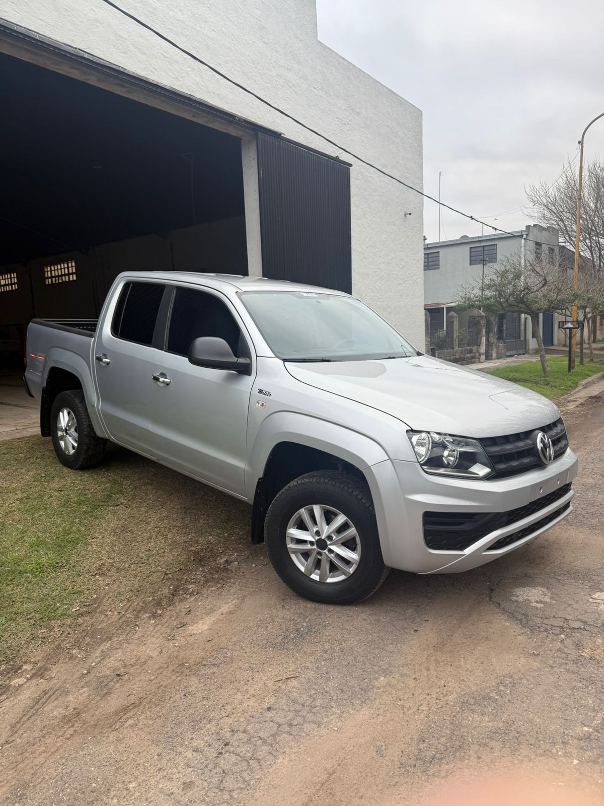 VOLKSWAGEN - AMAROK TRENDLINE  - 4X2 MANUAL - 2020